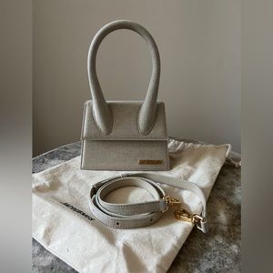 Authentic Jacquemas Chiquito medium linen handbag.